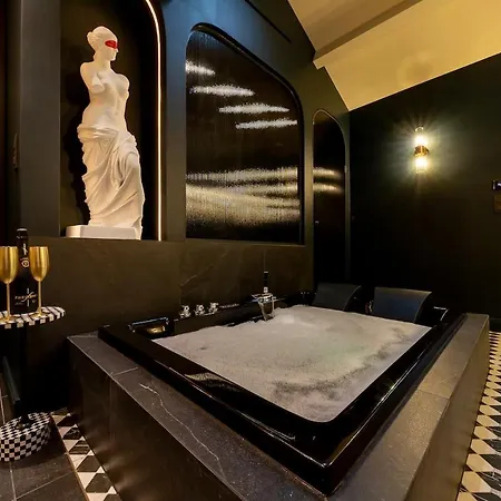 Pablo Designer With Whirlpool Bathub, 4 People شقة فالوريس